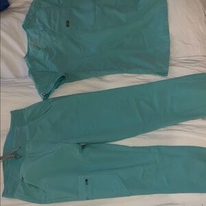 Size small women aqua colored FIGS